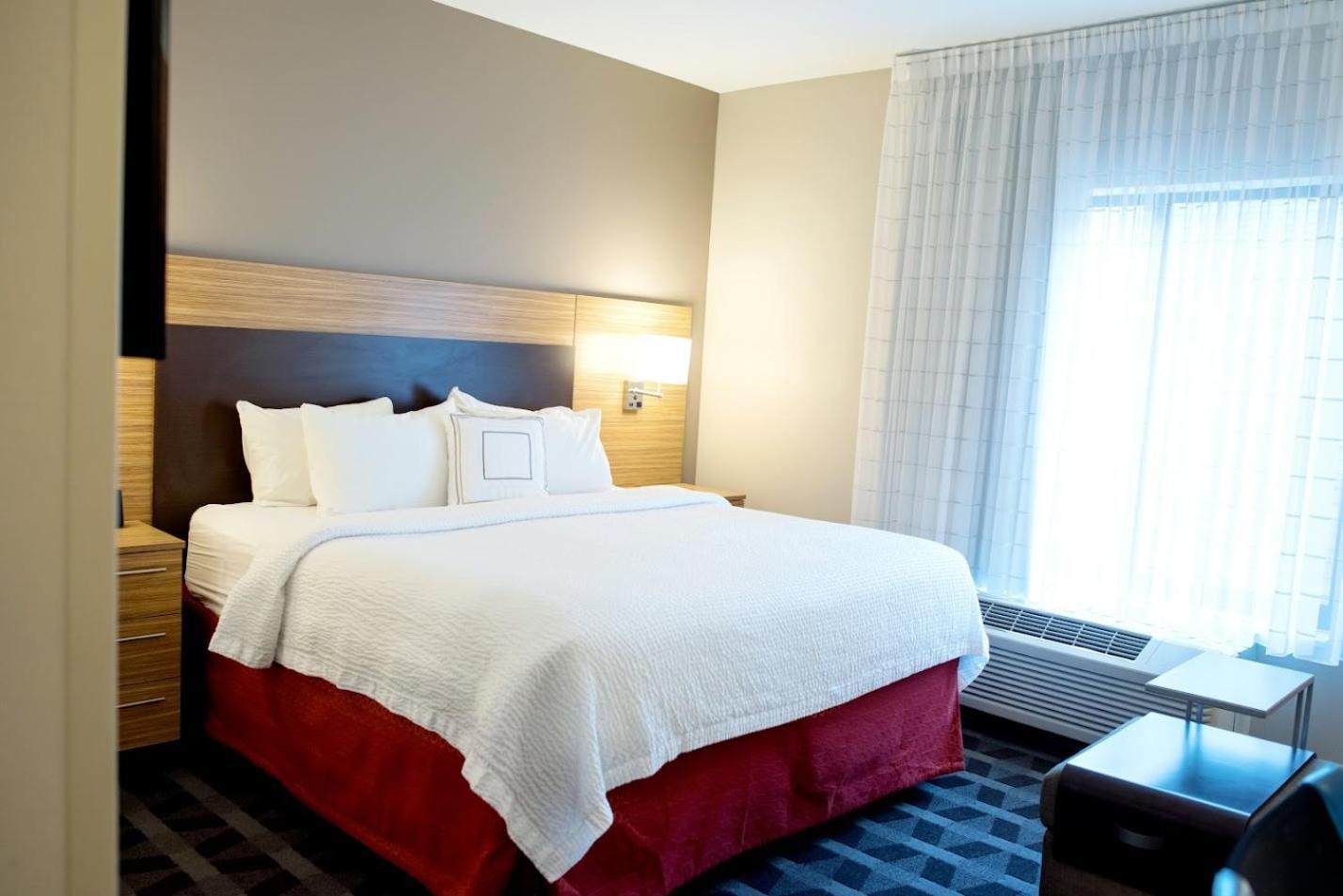 Towneplace Suites By Marriott Ames Bagian luar foto