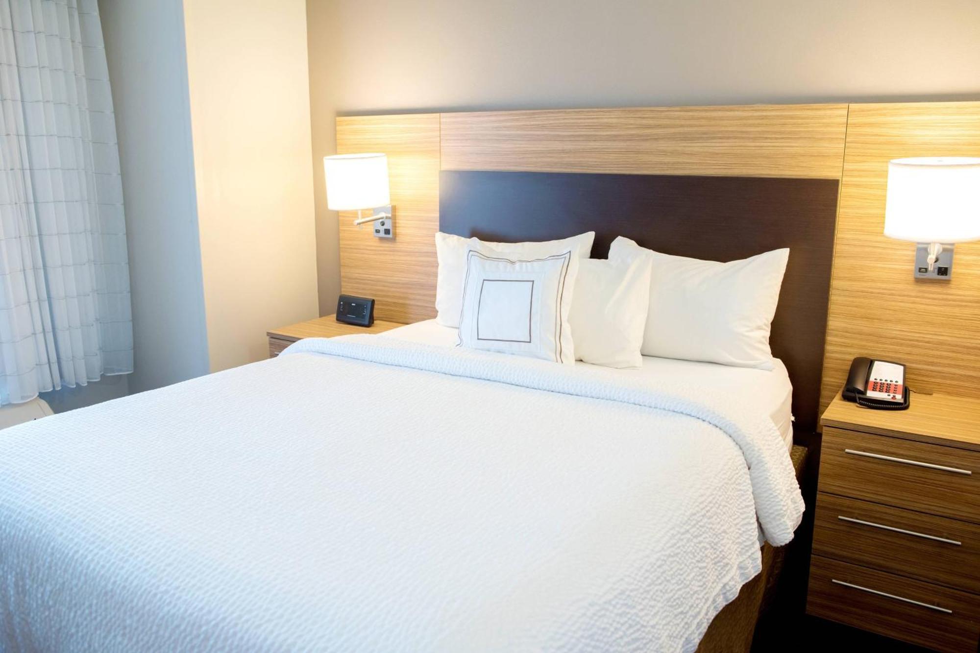 Towneplace Suites By Marriott Ames Bagian luar foto