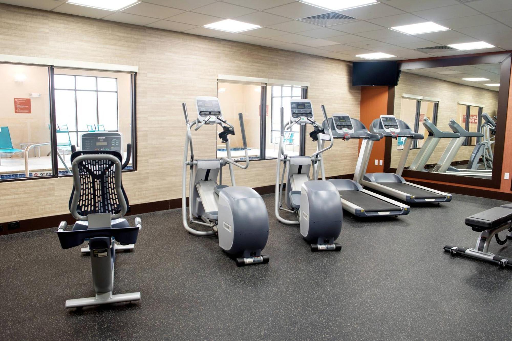Towneplace Suites By Marriott Ames Bagian luar foto
