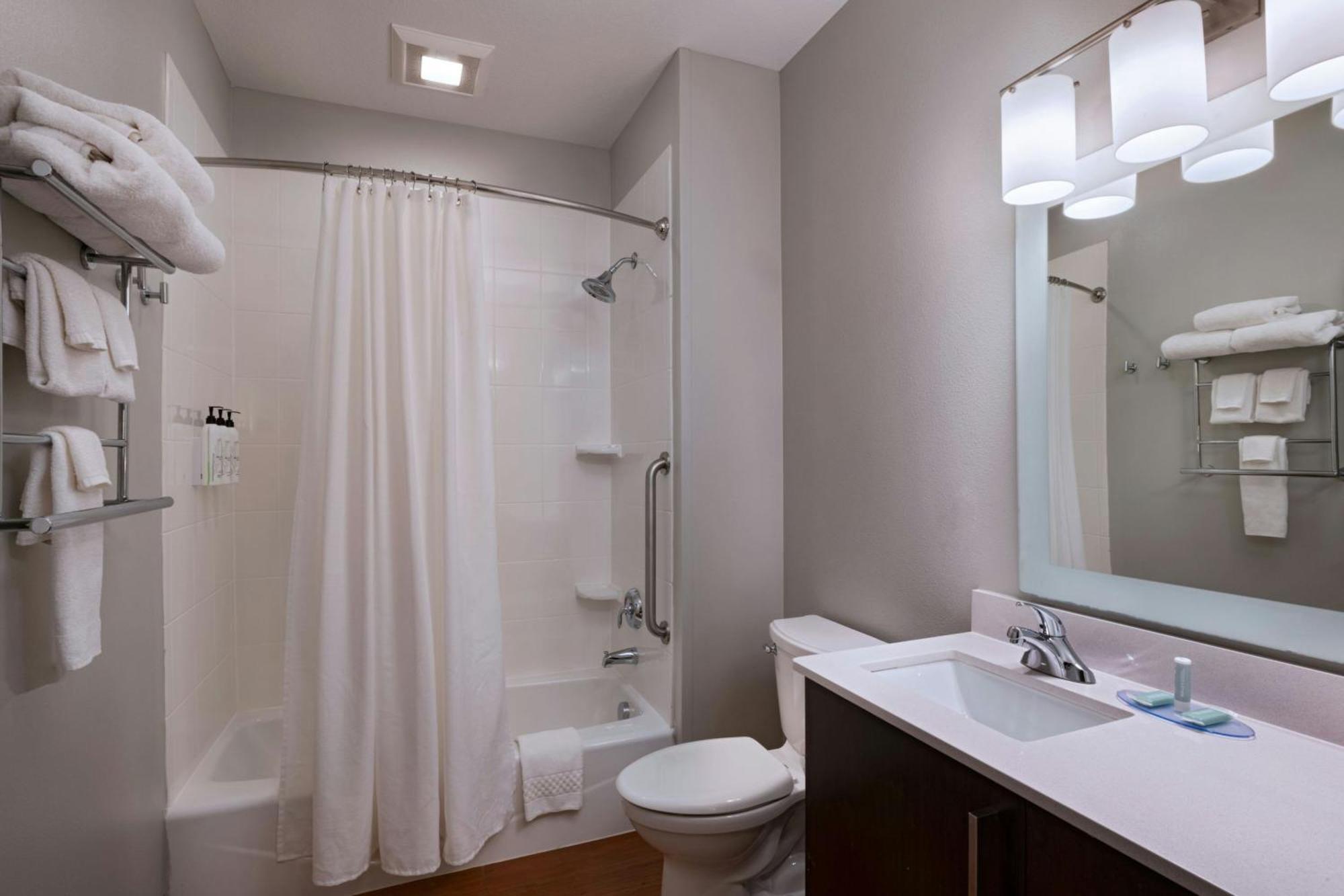 Towneplace Suites By Marriott Ames Bagian luar foto