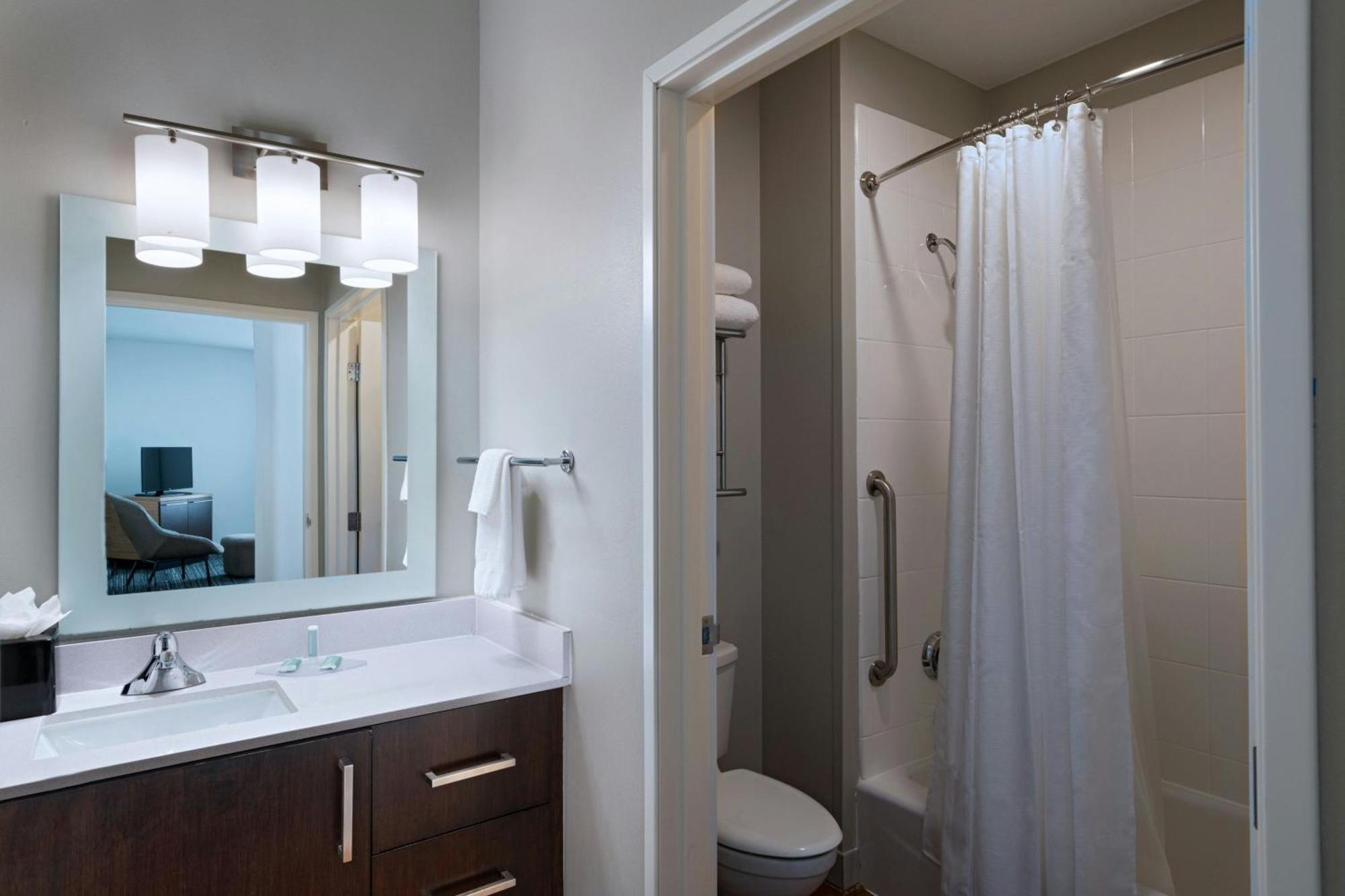 Towneplace Suites By Marriott Ames Bagian luar foto