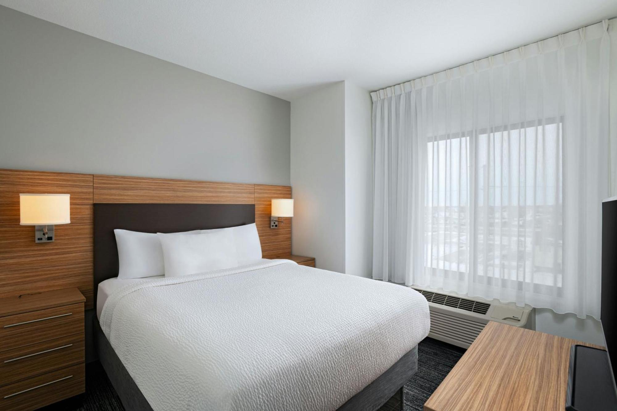 Towneplace Suites By Marriott Ames Bagian luar foto