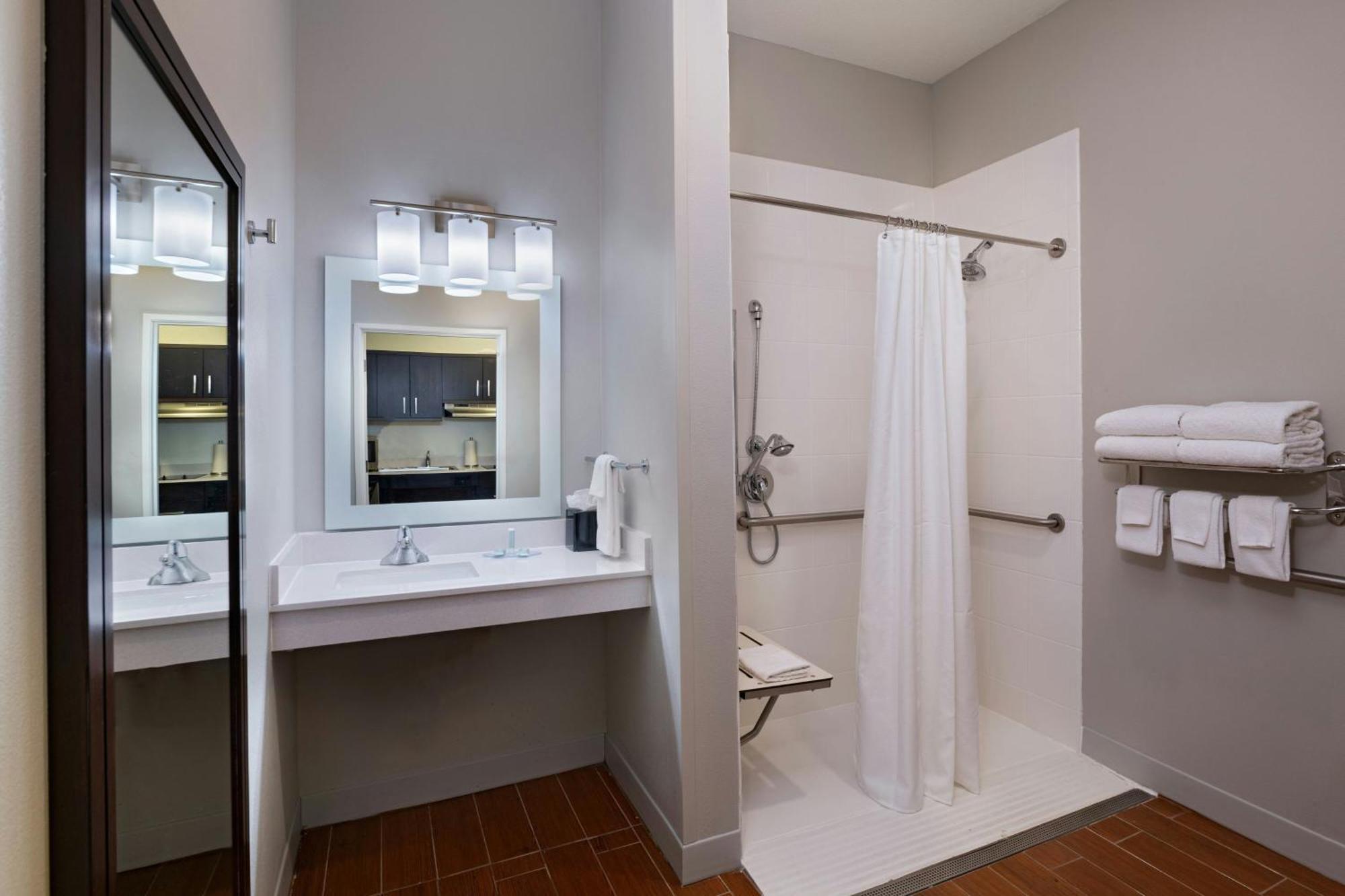 Towneplace Suites By Marriott Ames Bagian luar foto