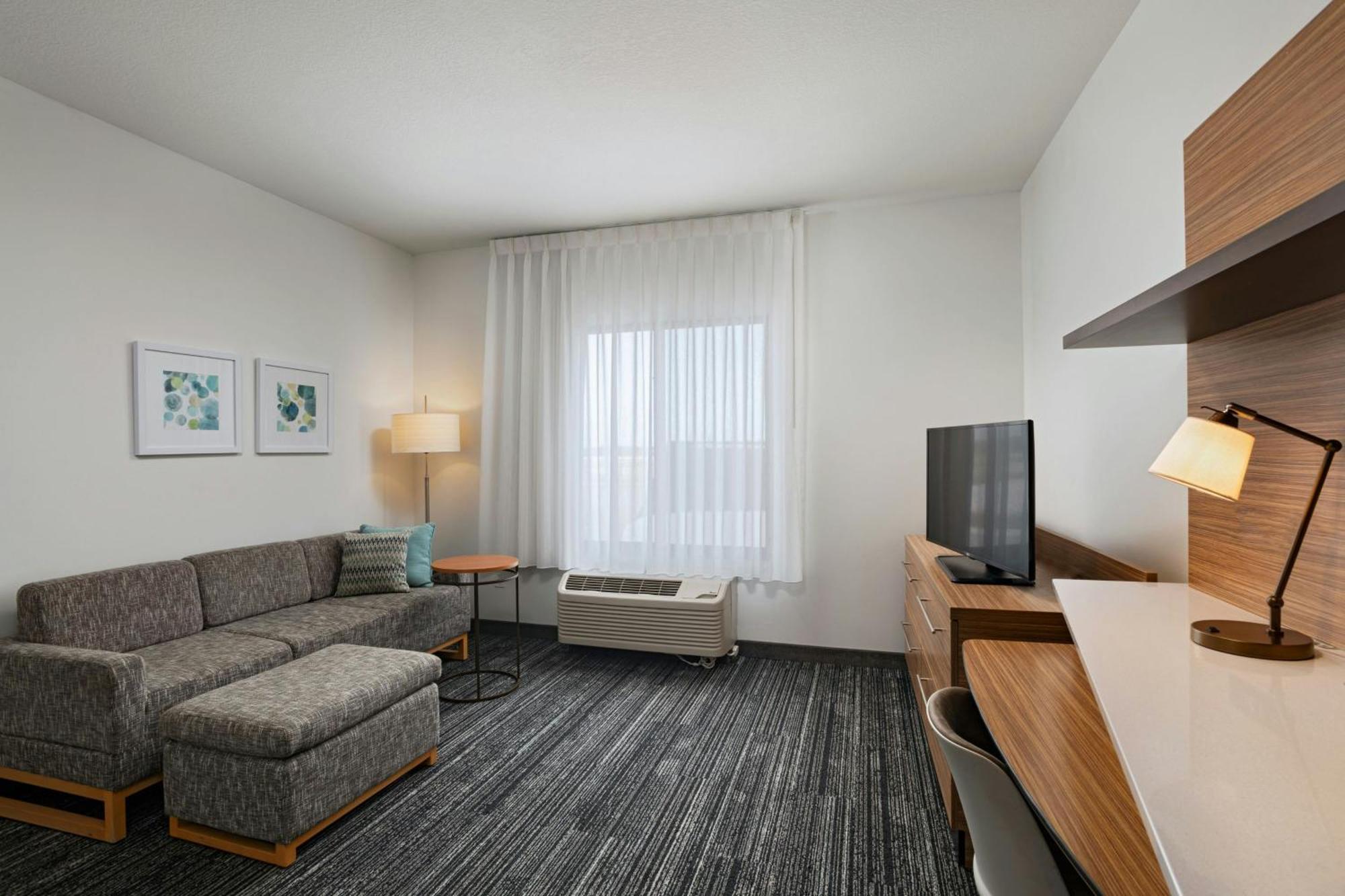 Towneplace Suites By Marriott Ames Bagian luar foto
