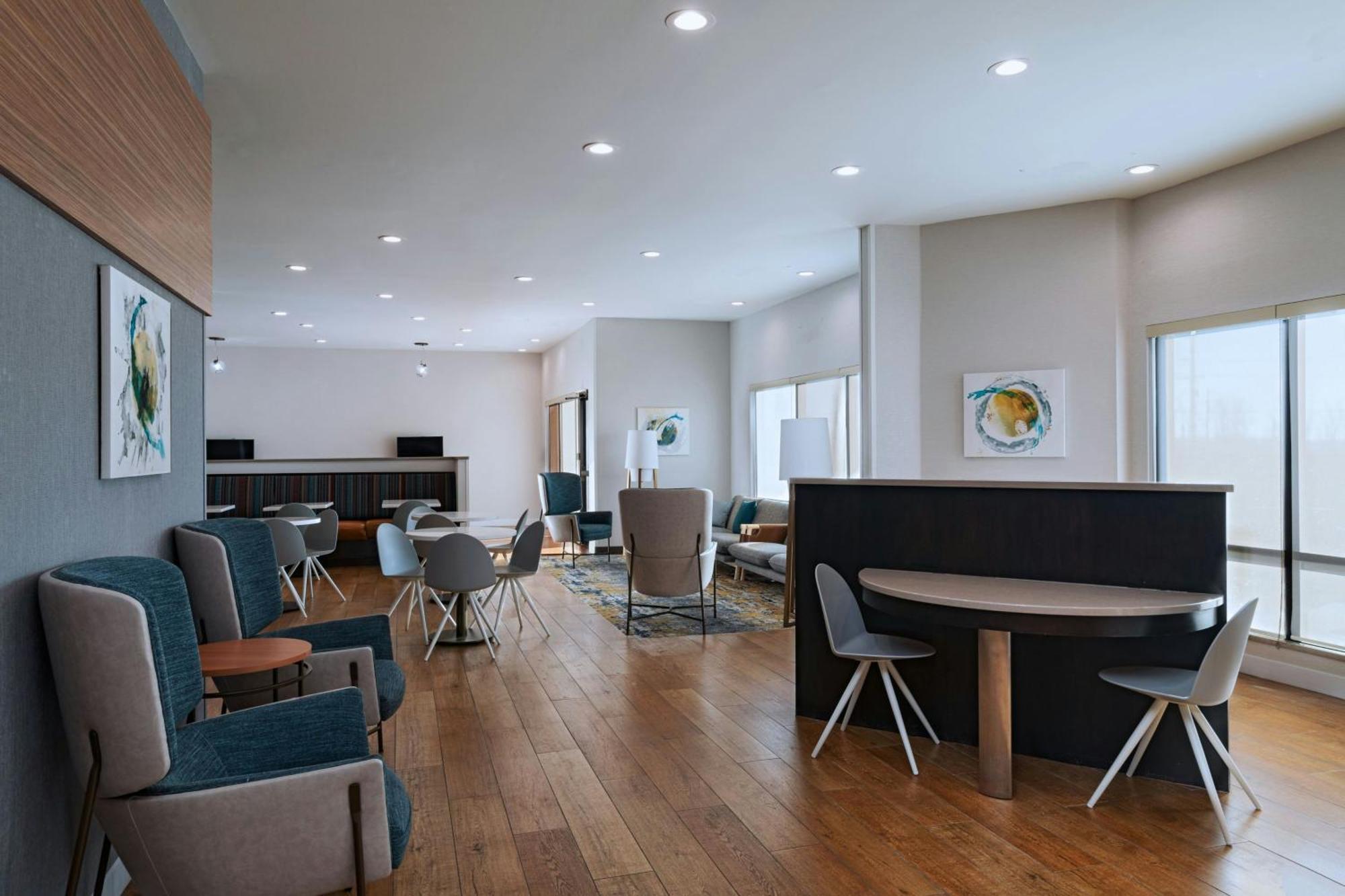 Towneplace Suites By Marriott Ames Bagian luar foto
