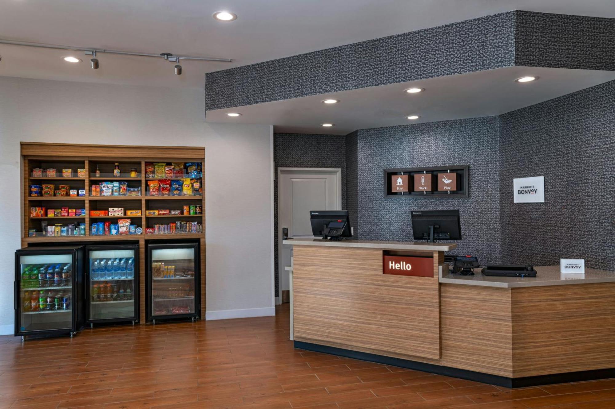 Towneplace Suites By Marriott Ames Bagian luar foto