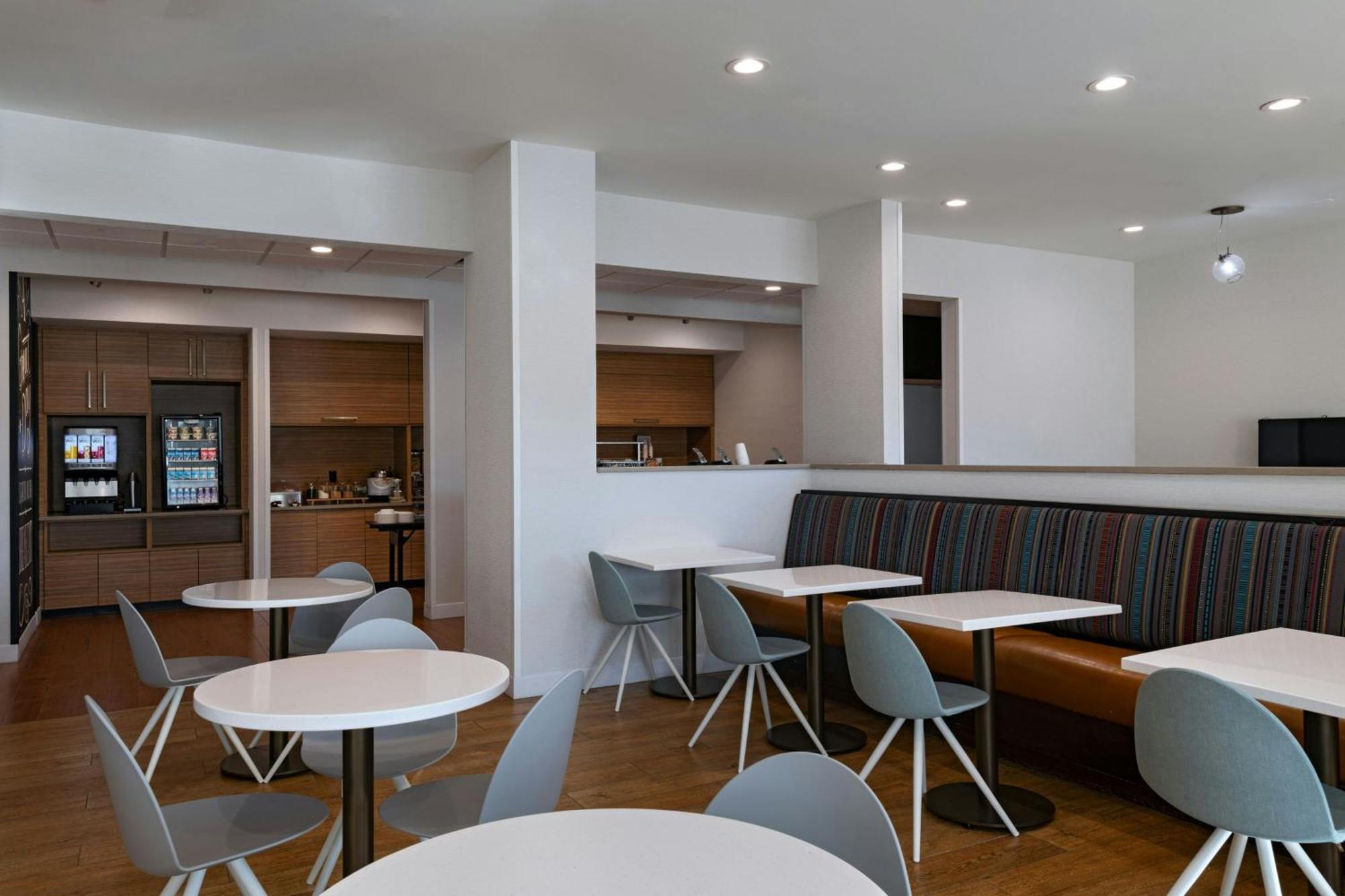 Towneplace Suites By Marriott Ames Bagian luar foto