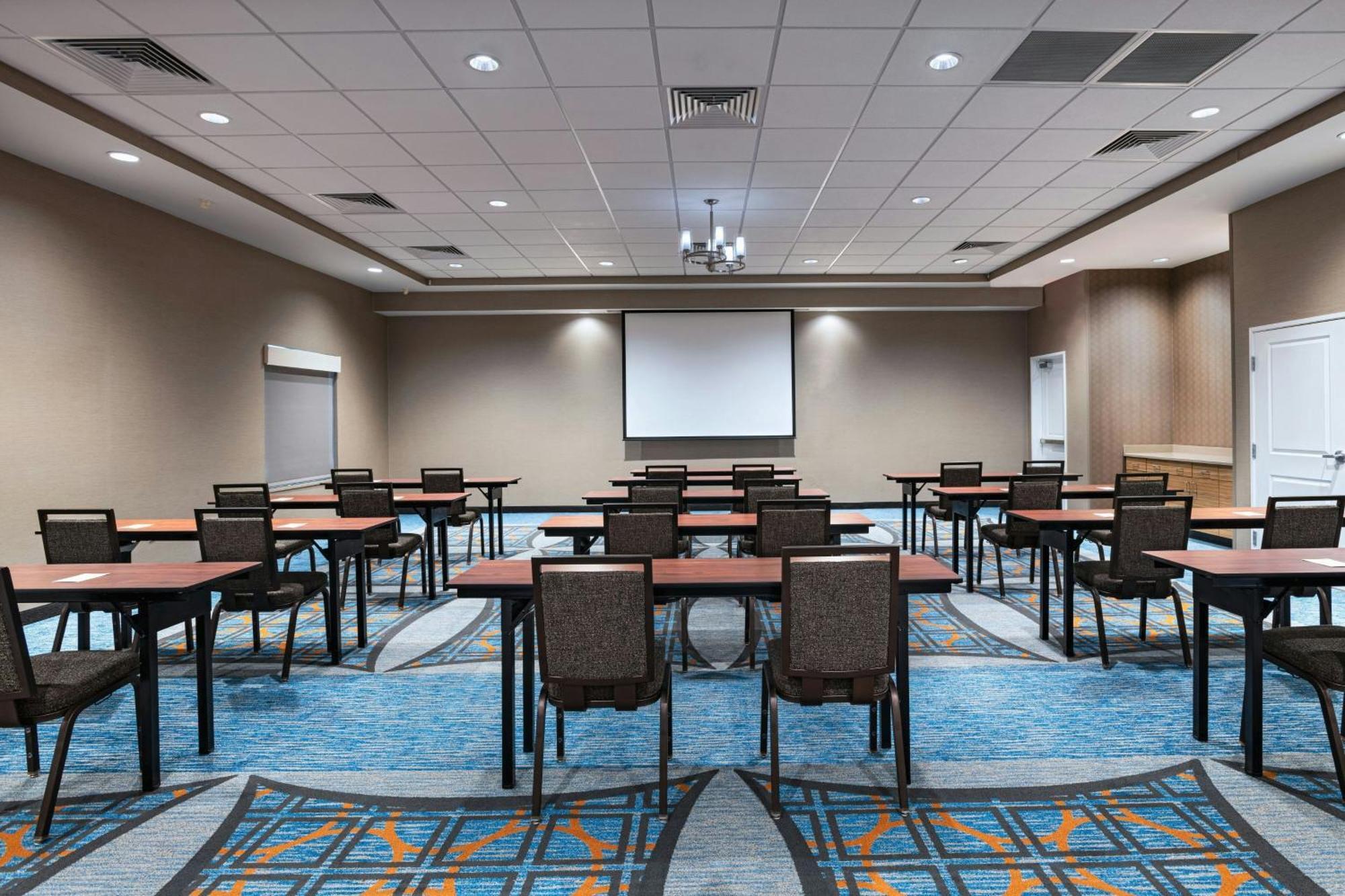Towneplace Suites By Marriott Ames Bagian luar foto