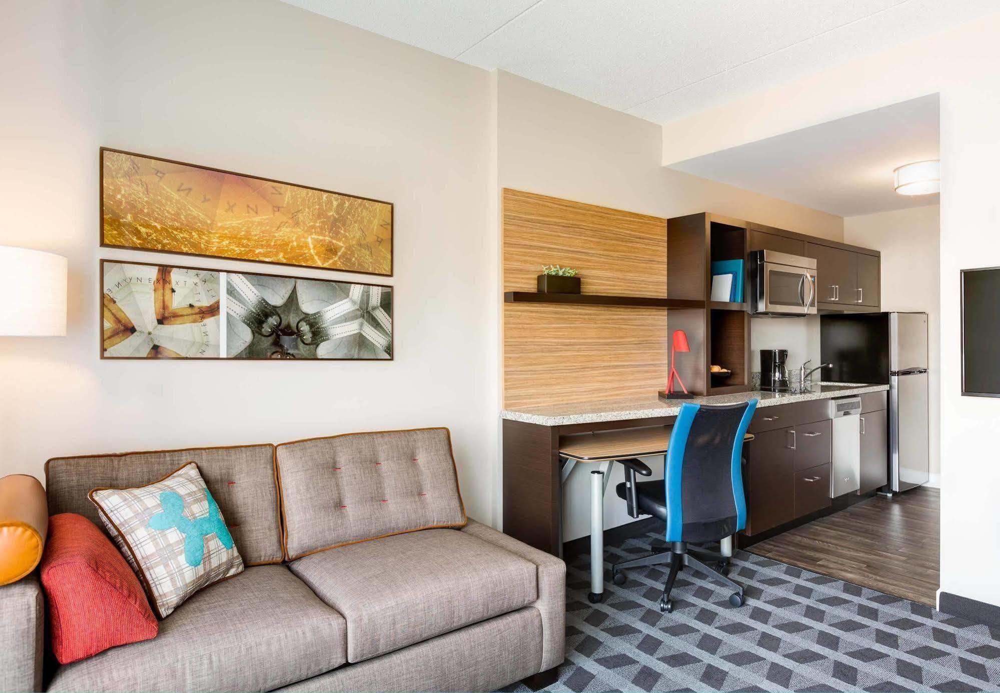 Towneplace Suites By Marriott Ames Bagian luar foto