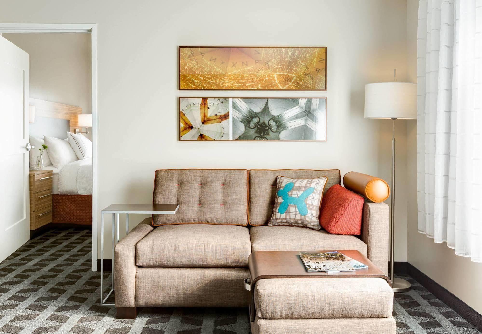 Towneplace Suites By Marriott Ames Bagian luar foto