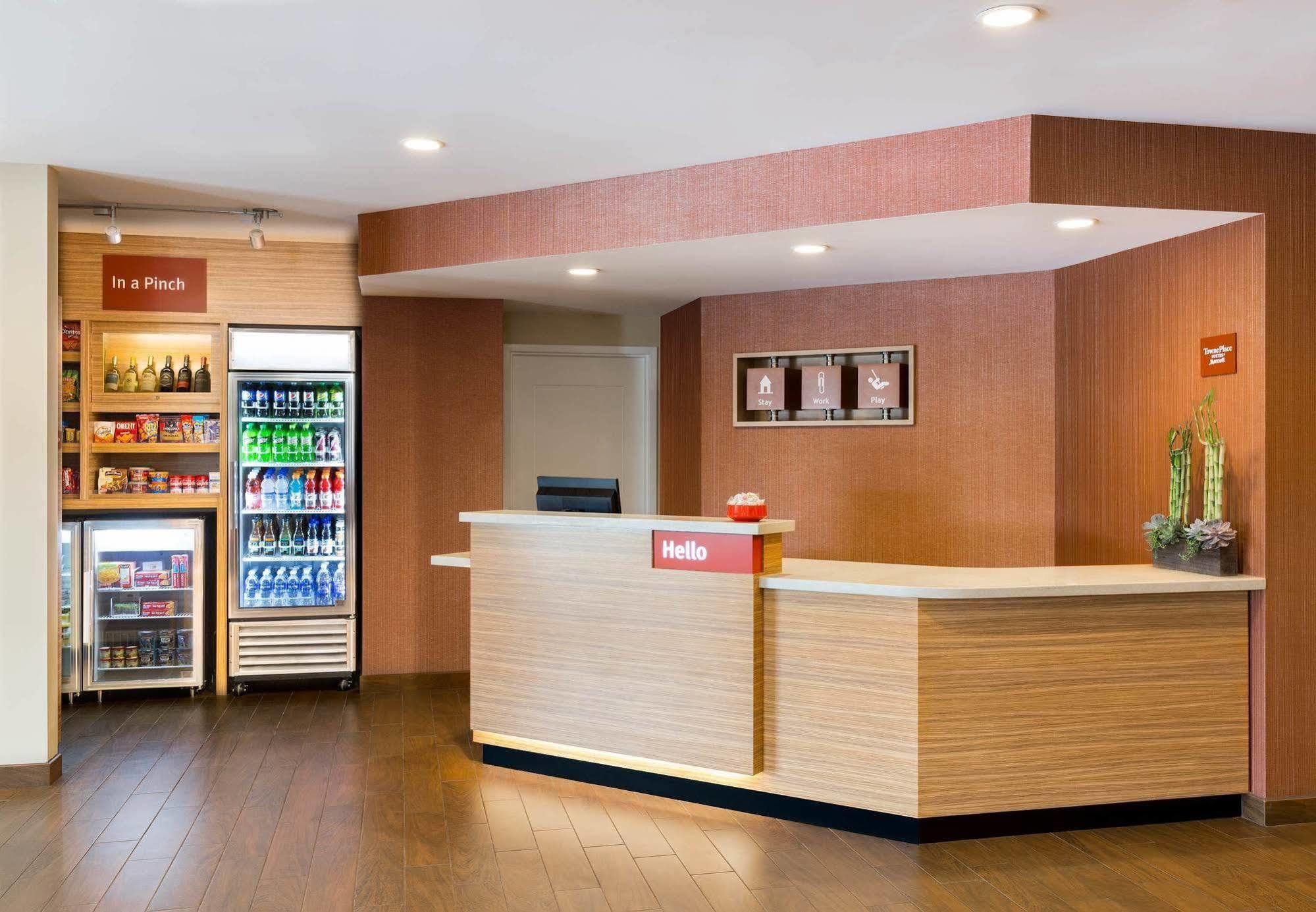 Towneplace Suites By Marriott Ames Bagian luar foto