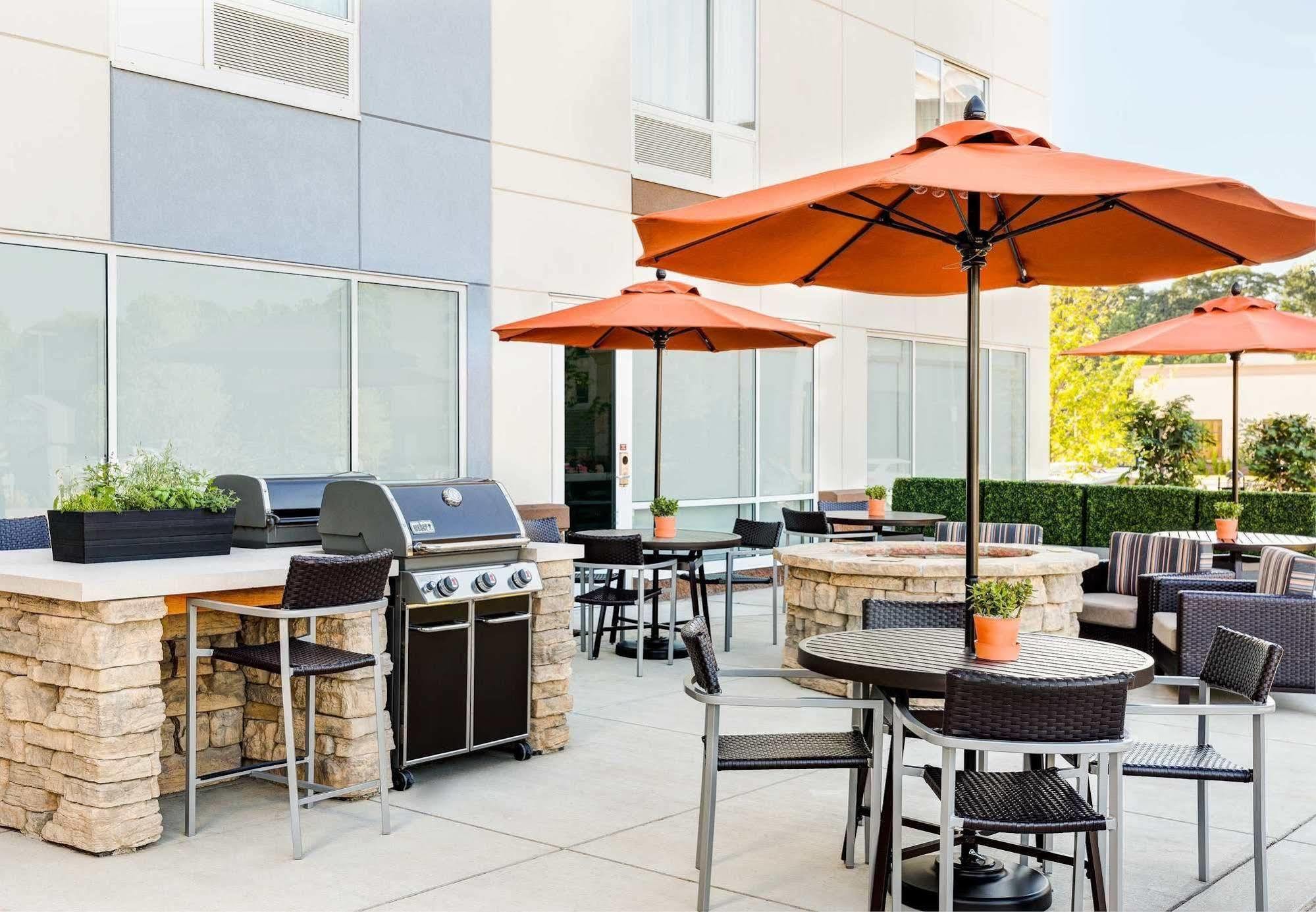 Towneplace Suites By Marriott Ames Bagian luar foto