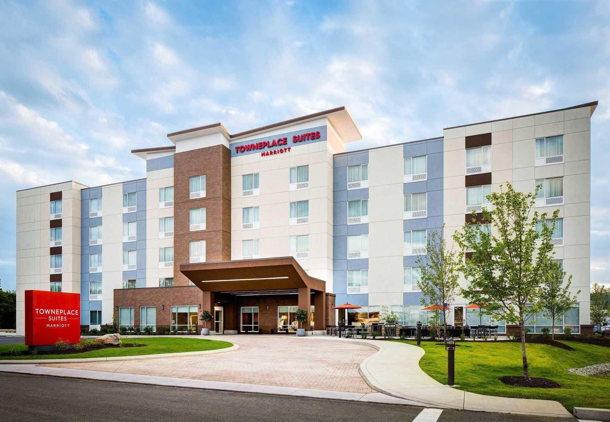 Towneplace Suites By Marriott Ames Bagian luar foto